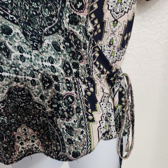 Cupcakes and Cashmere Kabrina Wrap Blouse Women's Size Small - Picture 6 of 13